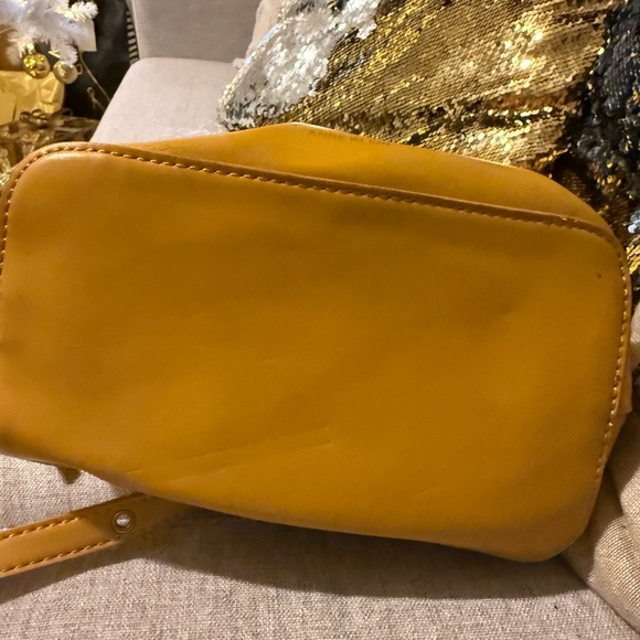 Anne Klein Bucket Style Crossbody Purse - Picture 5 of 9